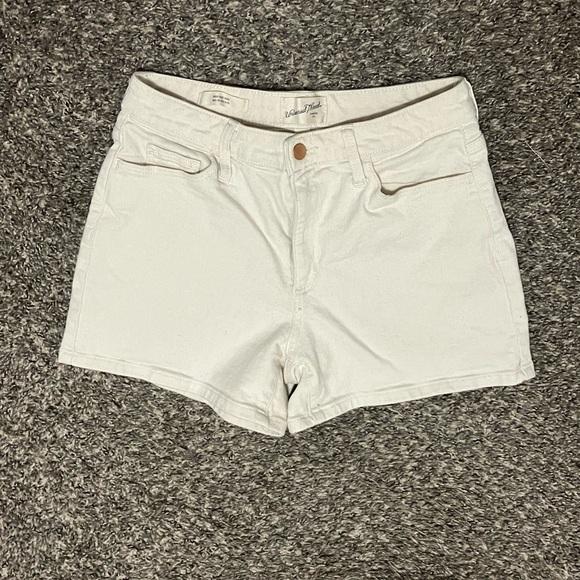 Universal Thread Women's Cream Denim Shorts Size 6 - Picture 2 of 5